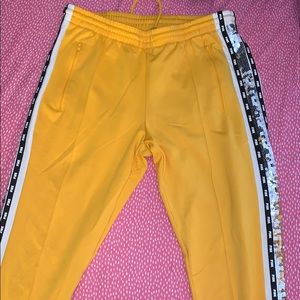 Victoria’s Secret pants never worn